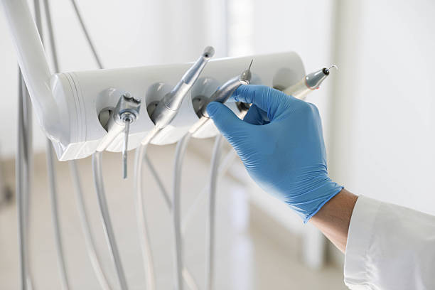 Professional Tooth Extraction technician working in Alton, TX